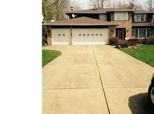 37140 Independence Ct, Solon, OH 44139