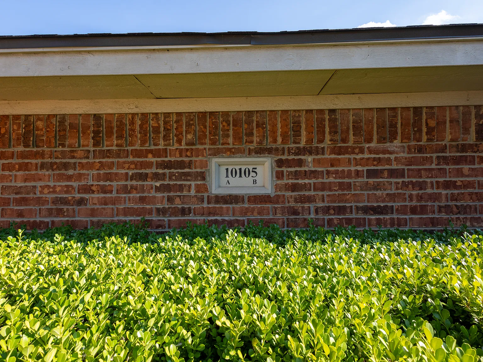 3 bed, 1400 sqft, $1,600 — Photo 2