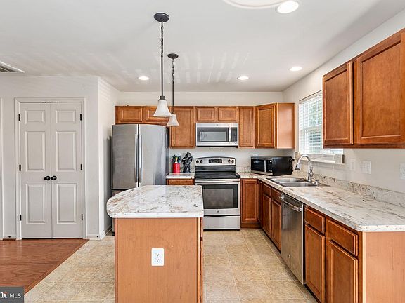 4th image of 7306 Statesman Blvd