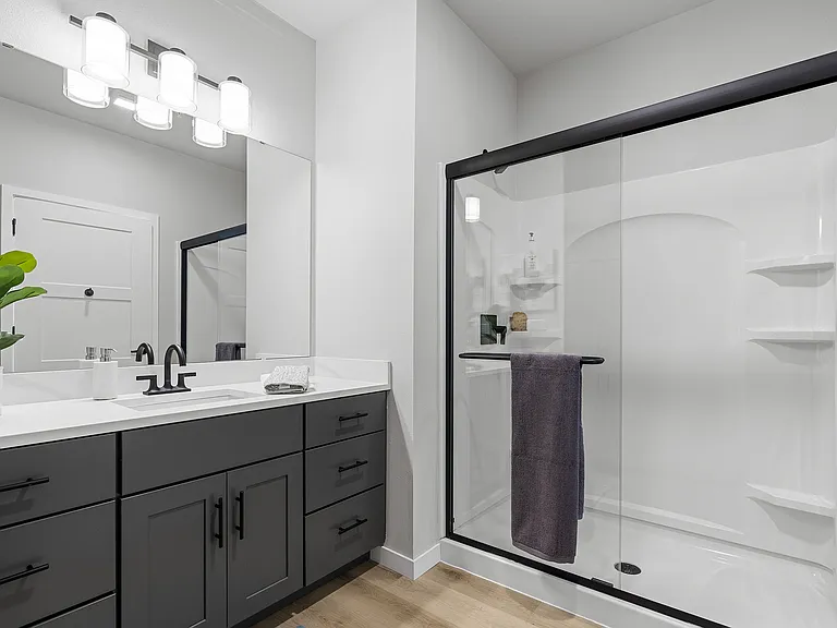 Apex at Verona Bathroom | Apartments