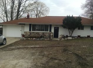 290 N Winding Dr, Waterford, MI 48328
