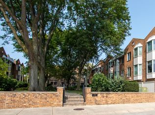 112 Bishop Quarter Ln, Oak Park, IL 60302