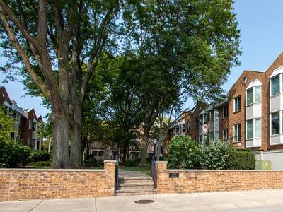 112 Bishop Quarter Ln, Oak Park, IL, 60302