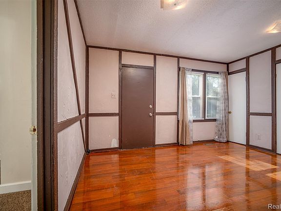 5th image of 15597 Norway St