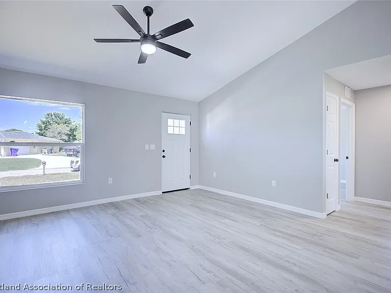 136 Friendly Cir — Photo 12