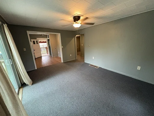 2 bed, 725 sqft, $1,800 — Photo 2