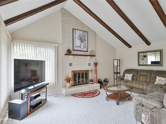 4th image of 573 Longacre Dr