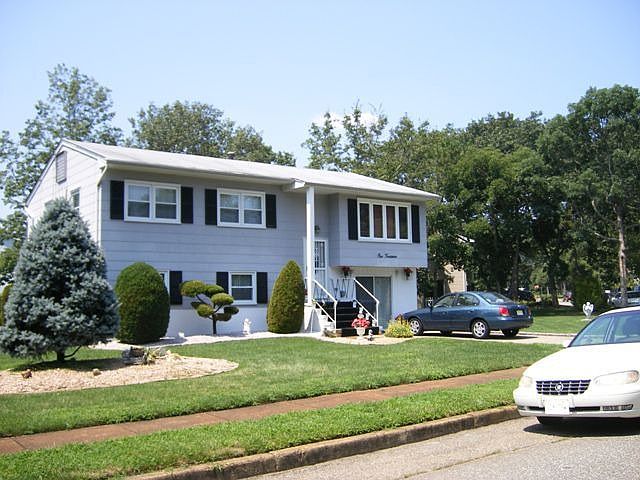 2nd image of 114 Adams Dr