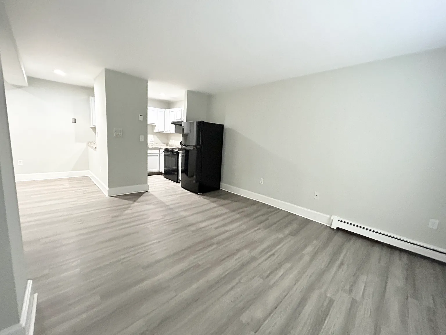 3 bed, 1200 sqft, $4,300 — Photo 2
