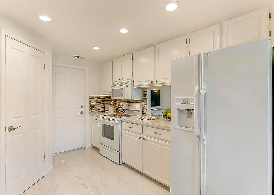 117 E Rincon Ave