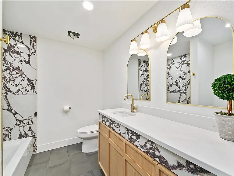 150 S Straughan Ave — Photo 26