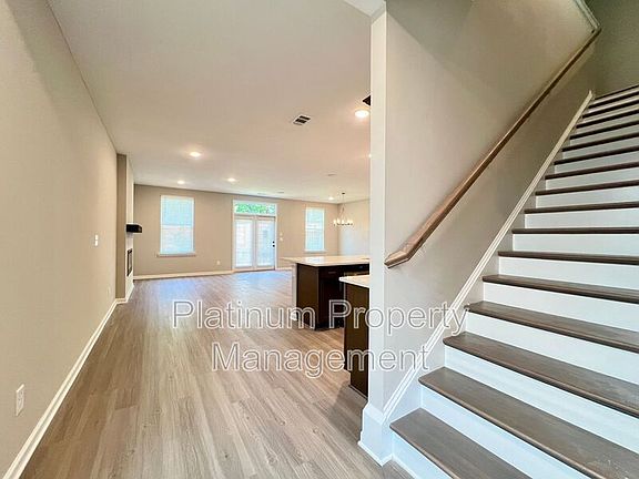 3rd image of 1177 Lucan Ln