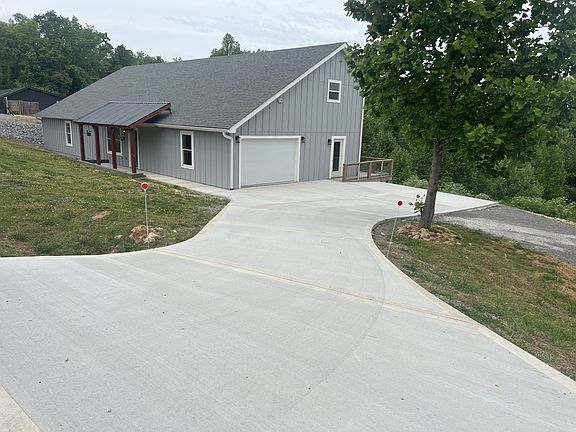 2nd image of 1124 Dale Ridge Rd