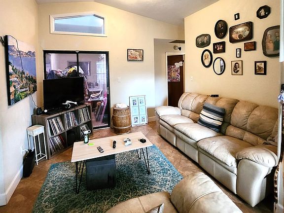 4th image of 3247 Albert Dr