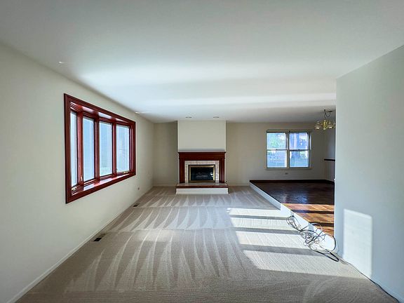 3rd image of 1112 S Oakwood Dr