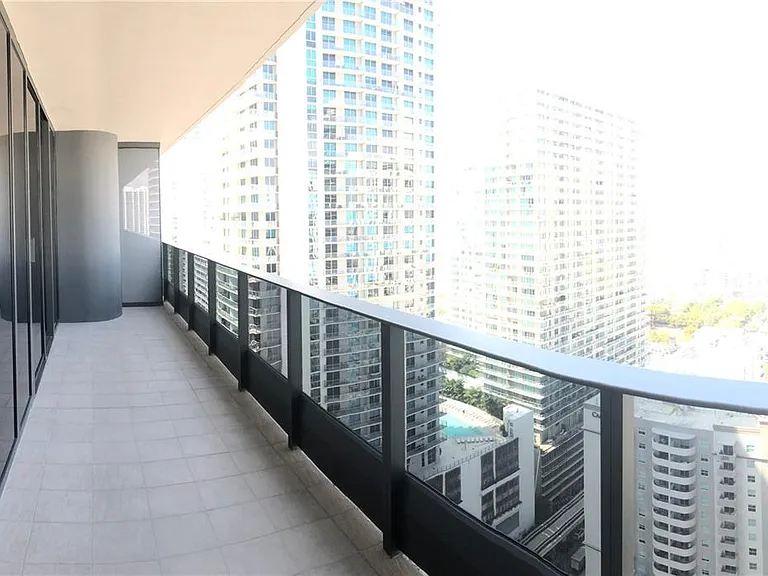 Brickell Plz — Photo 39