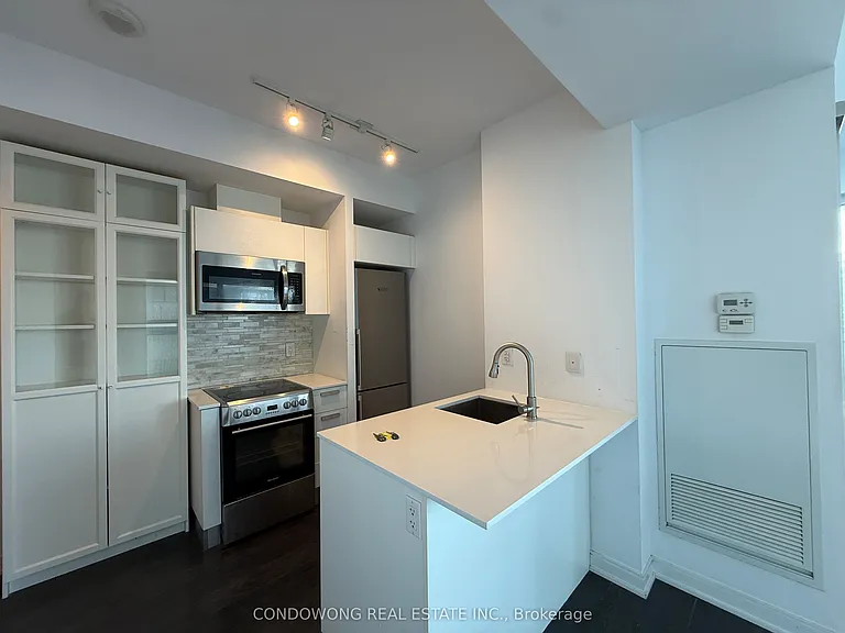42 Charles St E #2609 — Photo 2