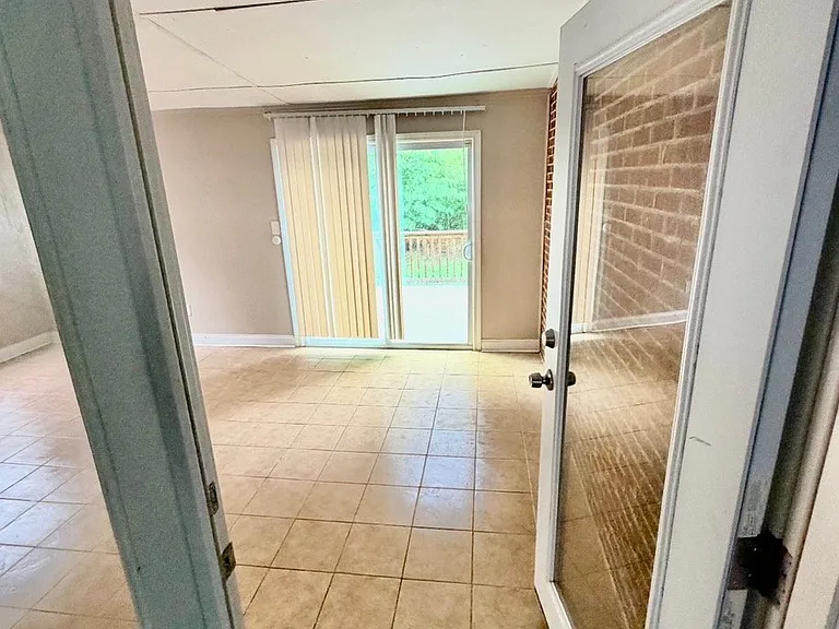527 Englewood Dr — Photo 11