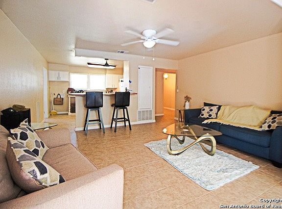 5th image of 554 E Palfrey St
