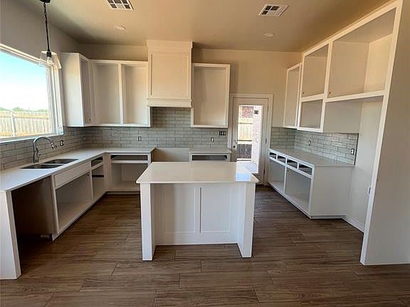 3rd image of 2609 Landrun St