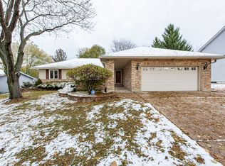 1249 Waveland Ave, Gurnee, IL 60031