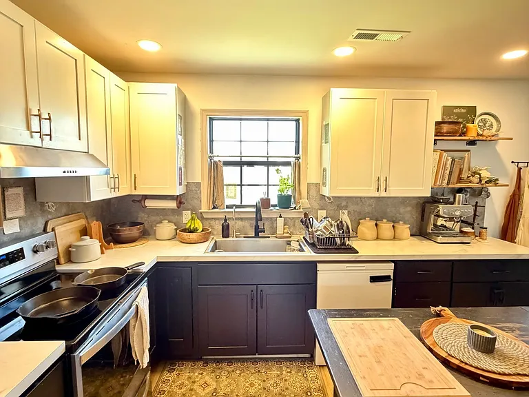 60 Carriage House Dr — Photo 3