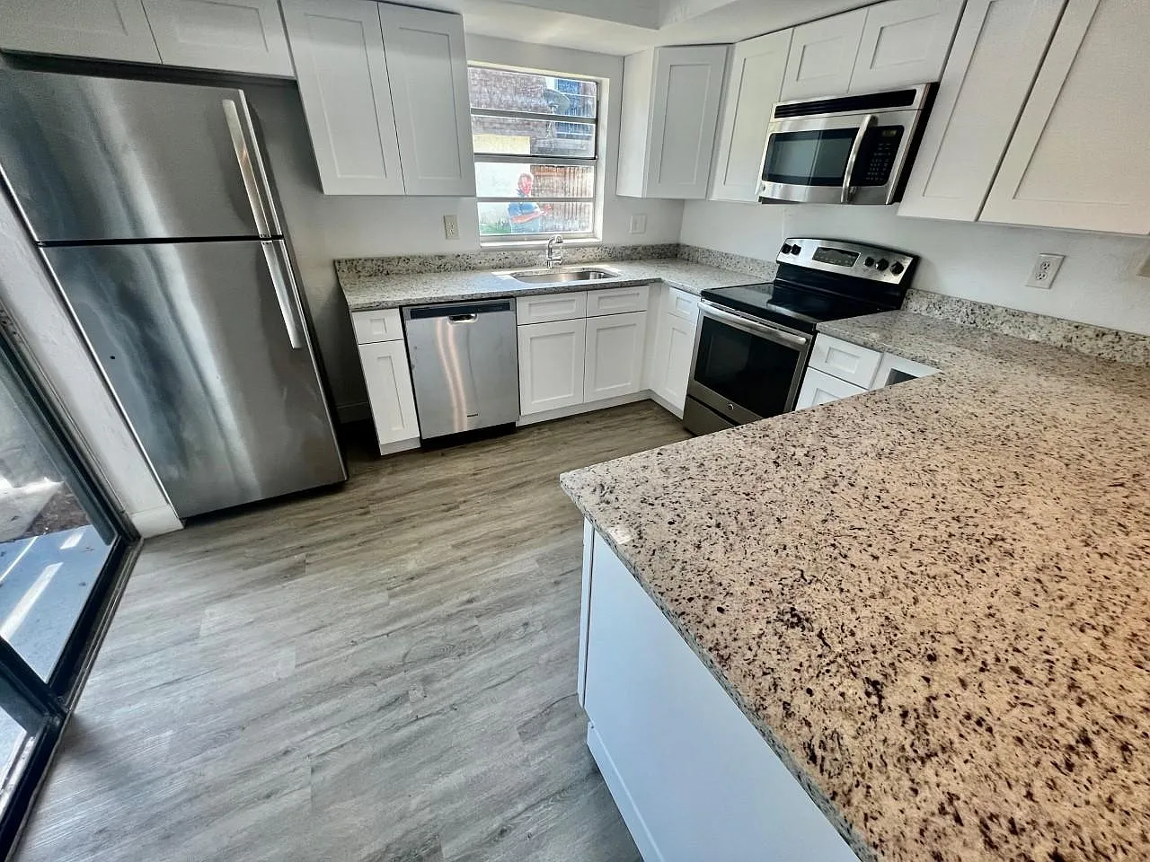 2 bed, 1.5 bath, 1242 sqft, $1,795 — Photo 2