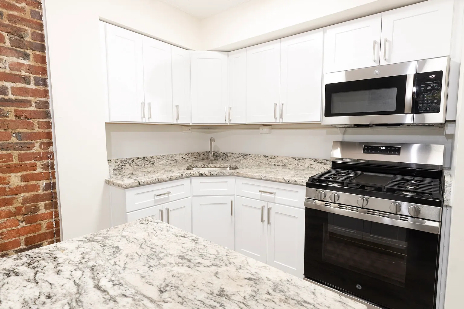 1702 16th St NW APT 8 photo 1