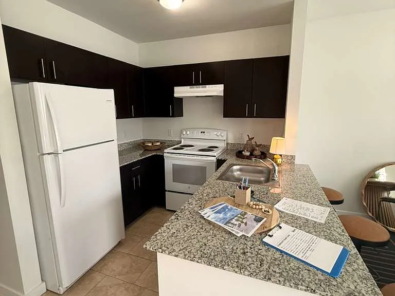 515 W 79th Pl #B1 — Photo 3