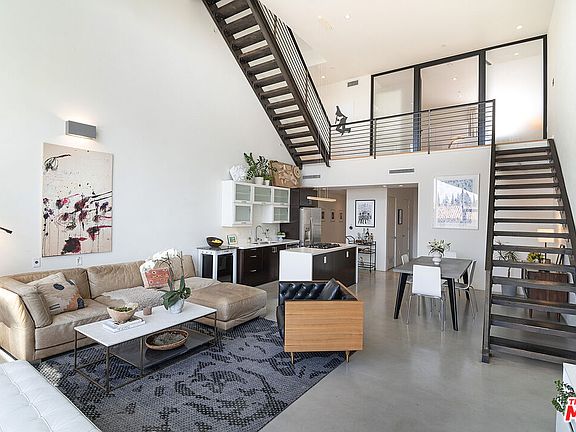 5th image of 803 Wilcox Ave #11