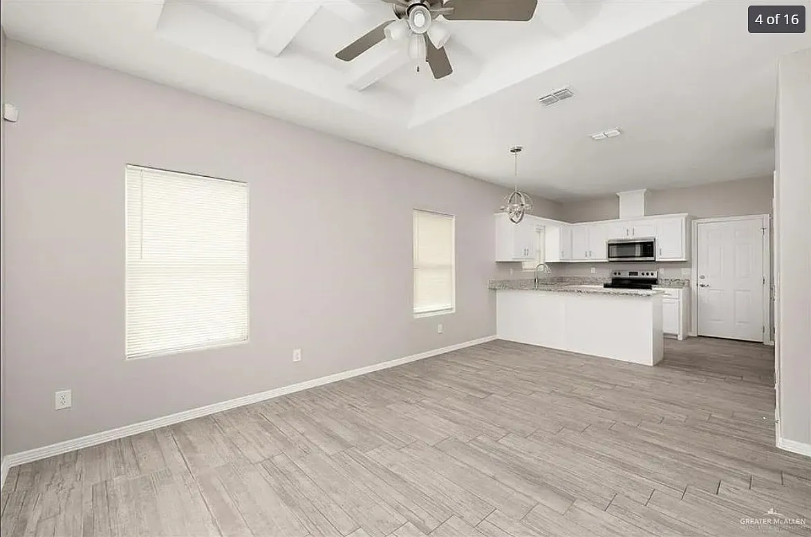 Building Photo - 2104 Davenport St #4
