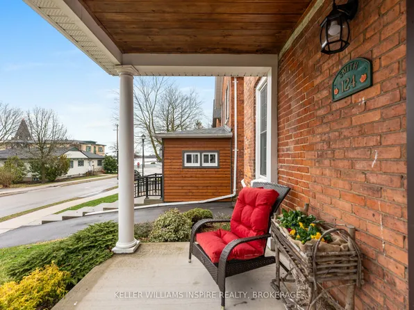 124 John St, Gananoque, ON K7G 1A5