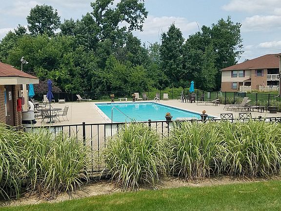 3rd image of 61119 Greenwood Dr #1