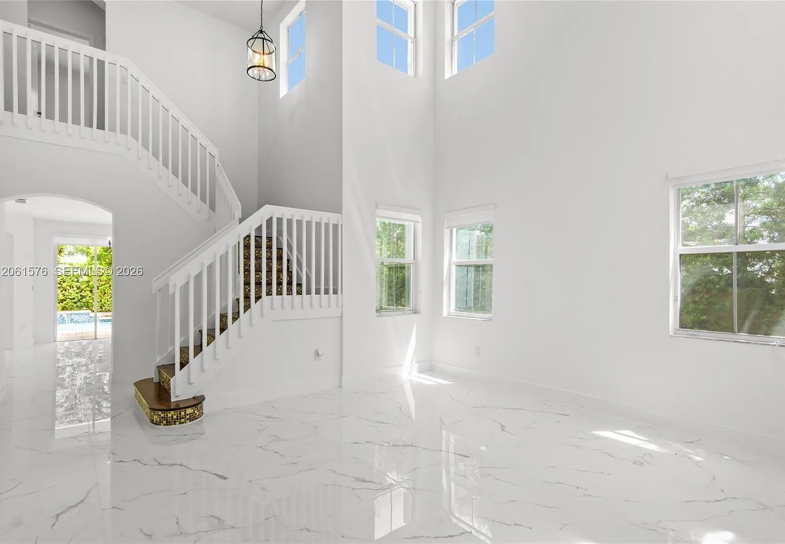 4 bed, 2.5 bath, 2552 sqft, $5,200 — Photo 4