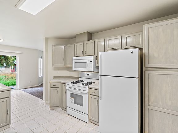 2nd image of 14426 Beverly Park Rd #2
