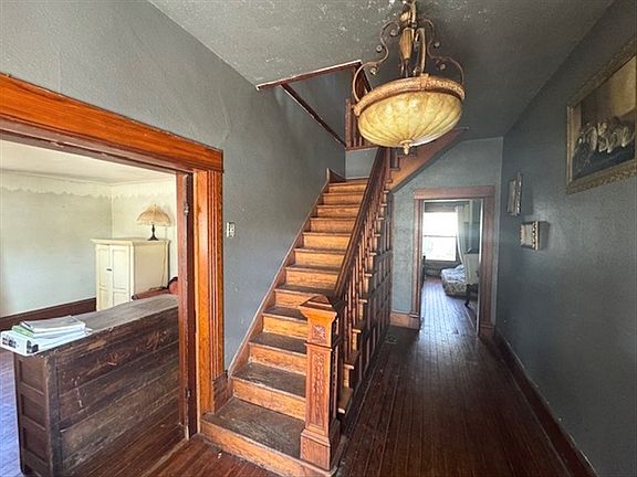 2nd image of 204 N Main St