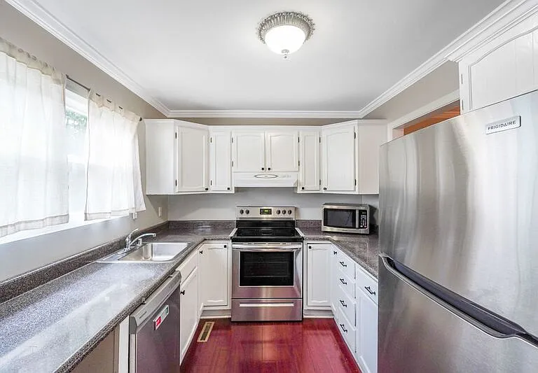128 Kings Mill Dr — Photo 4