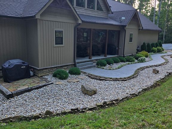 3rd image of 354 Mountain Farm Rd