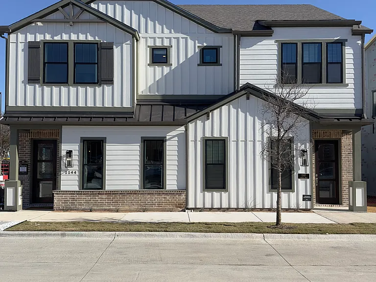 1129 Concan Dr — Photo 1