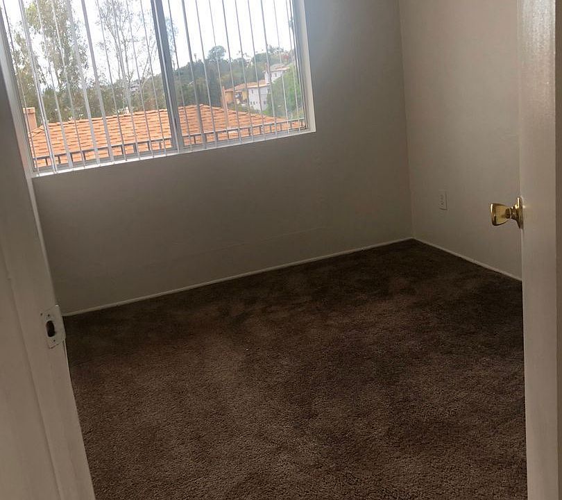 2nd image of 3826 Winona Ave #5703536