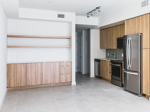 4th image of 2100 N Bayshore Dr #307