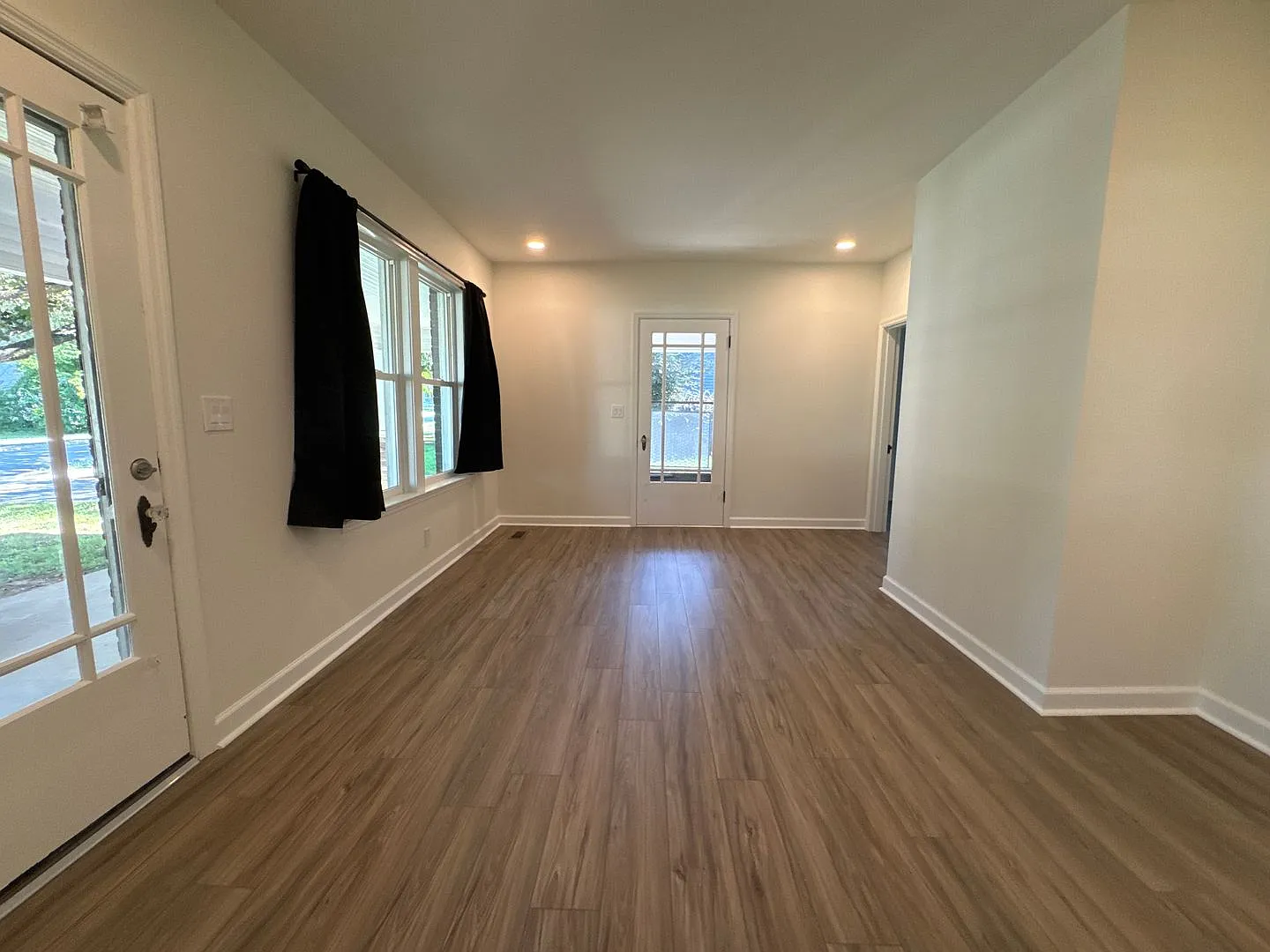 Beautifully Remodeled 3-Bedroom Home in Lebanon's Castle Heights Neighborhood! — Photo 2