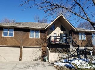 102 Dockside Dr, Lake Tapawingo, MO 64015