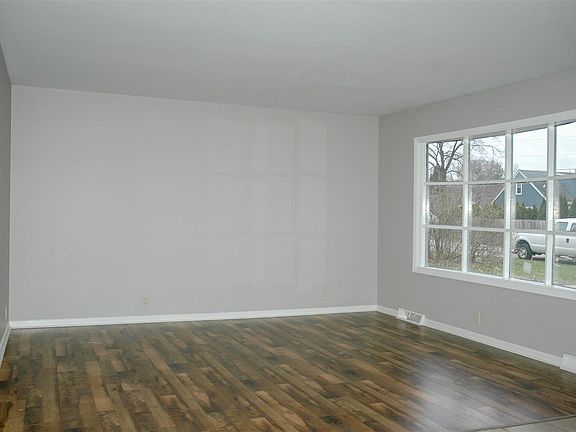 2nd image of 52960 Hastings St