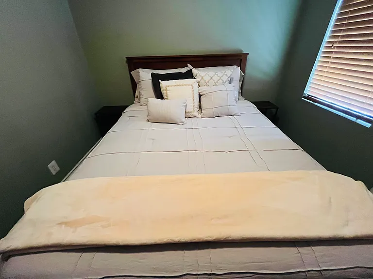 Bedroom 3 queen bed
