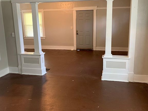 3rd image of 2514 Paris Ave