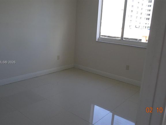 4th image of 2775 NE 187th St APT 524