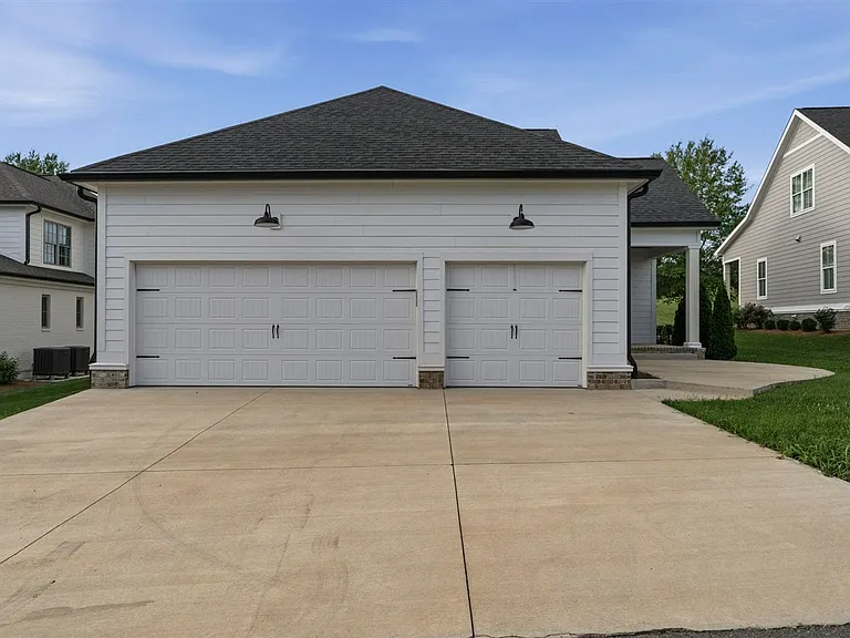 633 Village Way — Photo 31