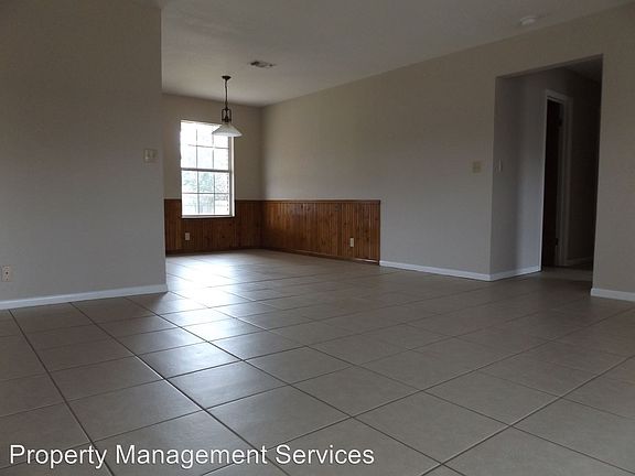 4th image of 703 Dawn Ln