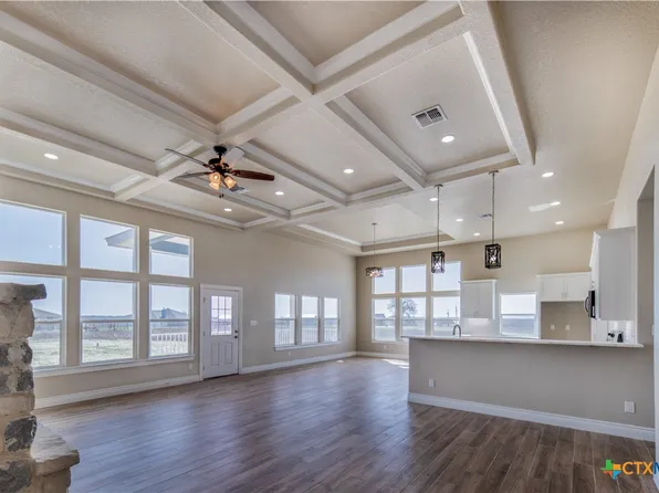 301 Honeysuckle Ln, La Vernia, TX 78121